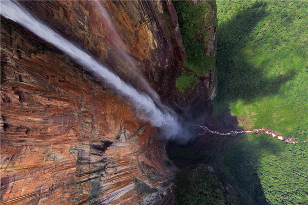 世界上最大的瀑布 安赫尔瀑布（整体落差979米）（世界上最大的瀑布是什么瀑布在哪里）