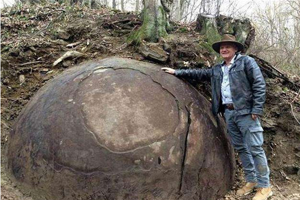 世界上最古老的人造石球 波黑的一个巨大的石球（中国最大的石球）