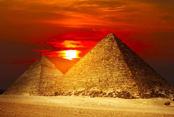 世界著名的十大景点 金字塔位列榜首，长城排第九（世界最著名的十大景点）
