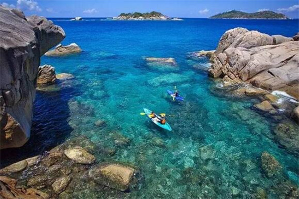 世界最漂亮的十大岛 塞舌尔群岛上榜,圣托里尼岛如世外桃源（世界上最漂亮的海岛）